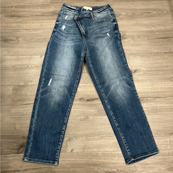 ❥𝐑𝐈𝐒𝐄𝐍 𝐉𝐄𝐀𝐍𝐒: Ankle with Crossbody Button - Picture 2 of 7